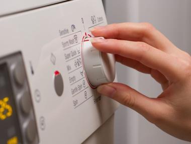 Как либерализацията на пазара на ток за бита да стане безболезнено?