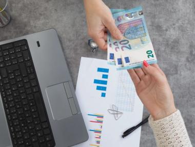 Вечерни новини: Нова дата за еврото в България; Щедри компенсации за бизнеса заради скъпия ток