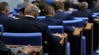 Депутатите задължиха МФ да настоява за влизане в еврозоната на 1 юли 2025 г.