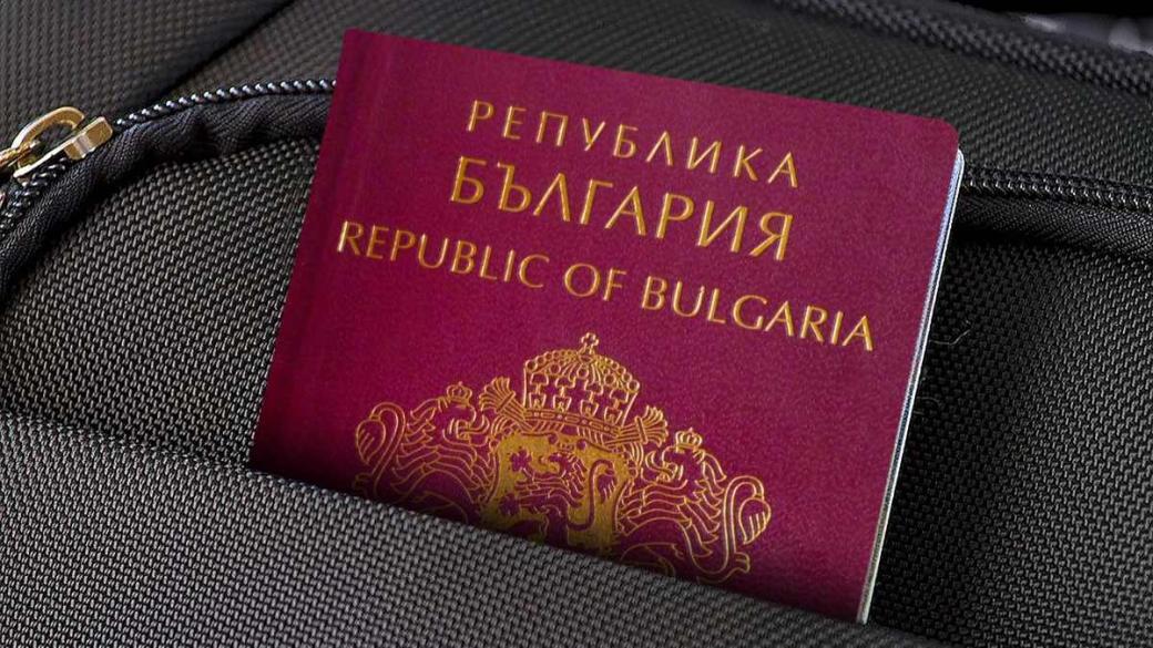 Консулствата временно спират издаването на визи и лични документи