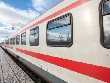 Вечерни новини: Два консорциума искат да доставят 20-те мотрисни влака; Нова пенсионна реформа