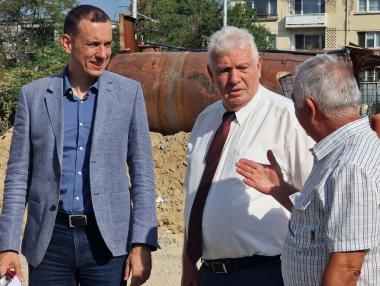 „Много лентички за рязане“: Разширенията на софийското метро вървят в срок (галерия)