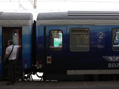 Вагоните втора ръка влизат в състава на бързия влак „Чайка“