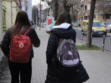 Предложение: Специални паркоместа около градини и училища за родители