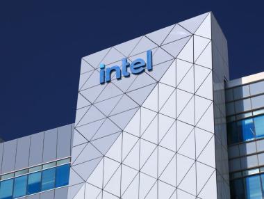 Intel продаде дела си в Arm