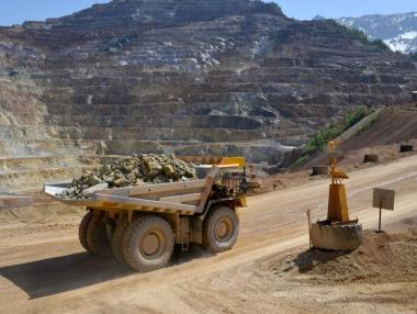 Китай затяга хватката: Ограничава износа на още един стратегически метал