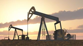 Петролът поевтинява пета поредна сесия