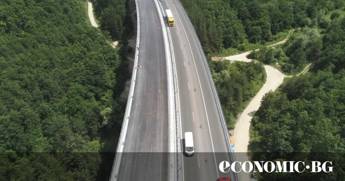 Изграждането на нова отбивка на магистрала Тракия“ край Стралджа най-накрая