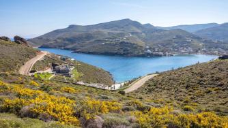 Малкият остров, където гърците бягат от жегата