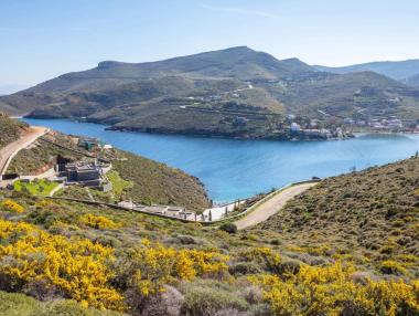 Малкият остров, където гърците бягат от жегата