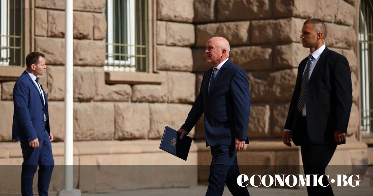 Служебният премиер Димитър Главчев представи втори кабинет пред президента Румен