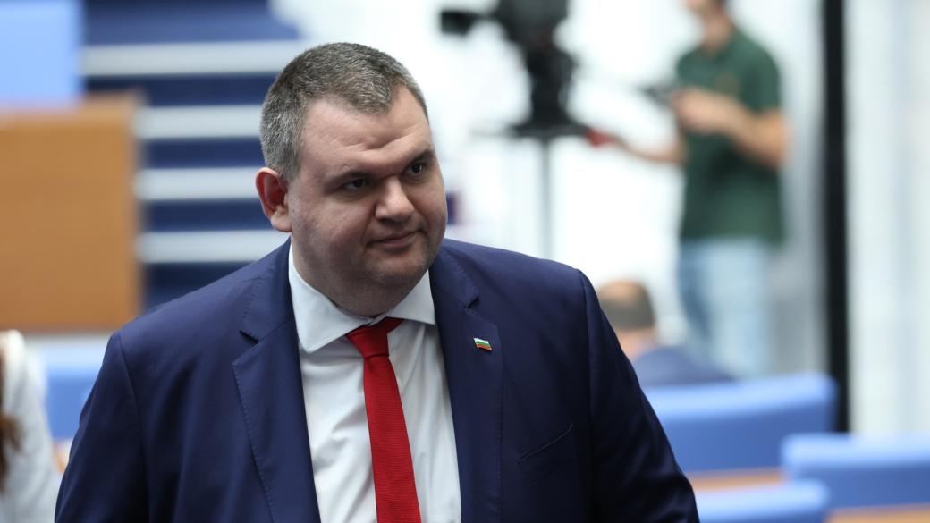 ДПС изключи Пеевски от партията