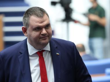 ДПС изключи Пеевски от партията