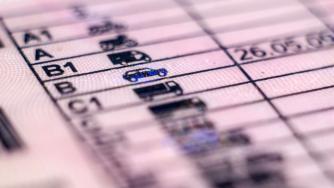 Технически проблем блокира издаването на шофьорски книжки