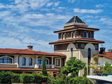 Собственикът на резиденцията в Росенец поиска от Доган да я напусне