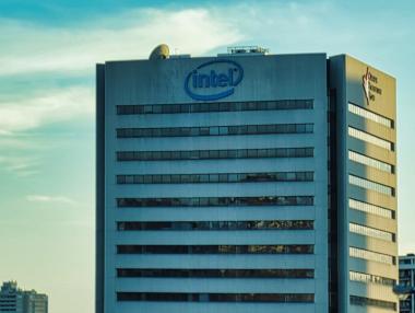 Закъсалата Intel е изправена пред разделяне на бизнеса