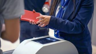 ЕС променя правилата за паспортните проверки по летищата