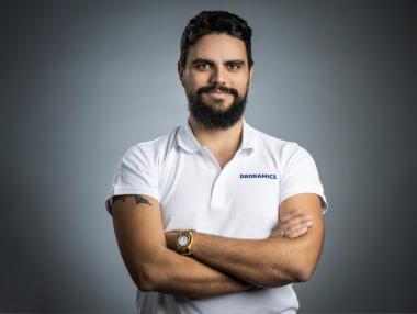 The Dronamics INspirer who made 1,200 kg of carbon and steel fly without a human on board