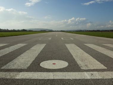 Концесионерът на летище „Горна Оряховица“ иска да удължи пистата