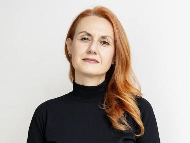 Buzzing with Nasekomo: Stefka Mavrodieva jumped from the peak of her career into the unknown