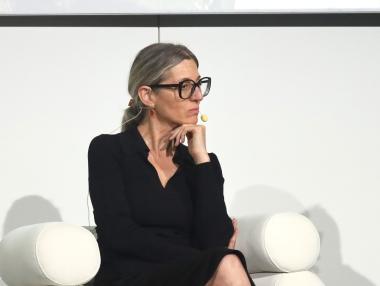 Стоянова увеличи капитала на „Български пощи“ с 50 млн. лв.