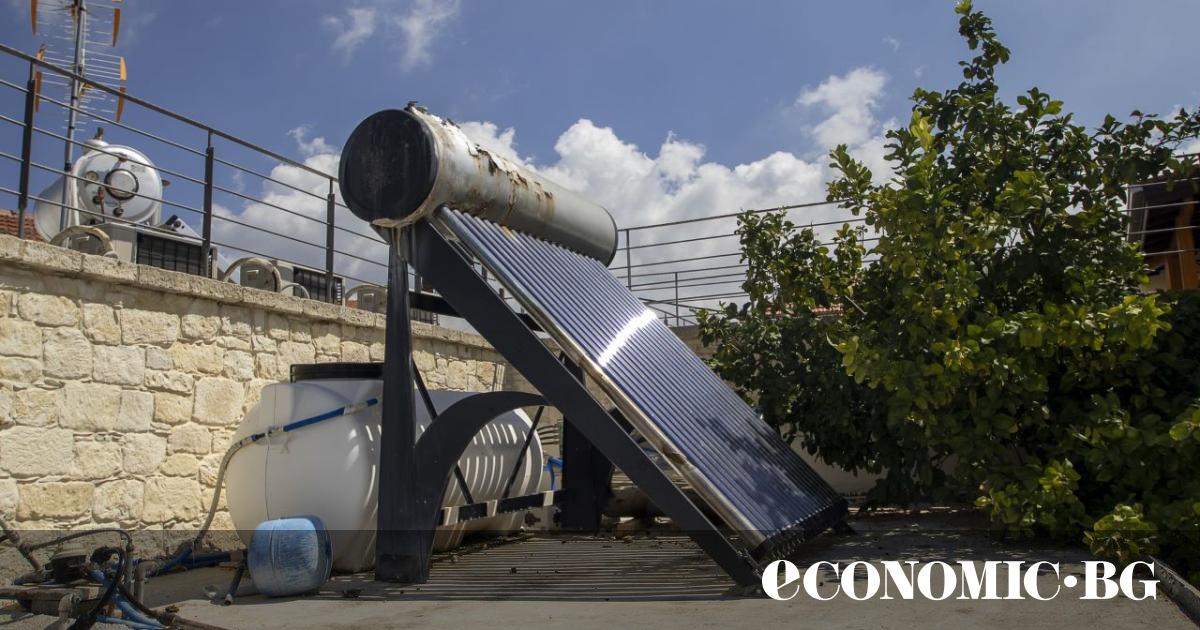 Камионът на компанията Thriamvos спира по обяд пред четириетажната сграда