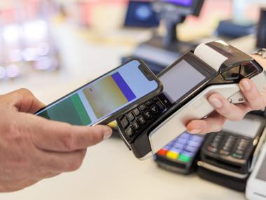 Българите успяват да спестяват все по-малко