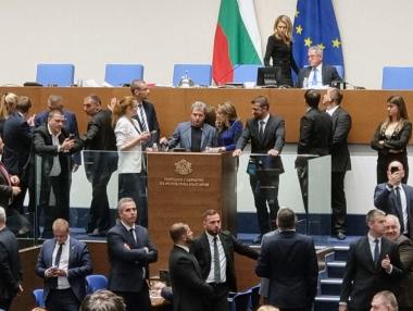 В последния момент: България е напът да изгуби милиардите по ПВУ