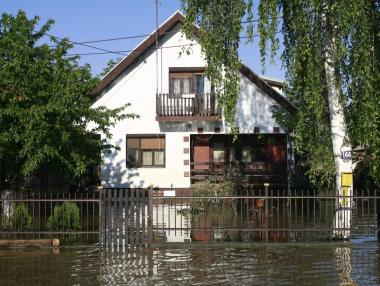 Европейските банки подценяват климатичните рискове при ипотеките