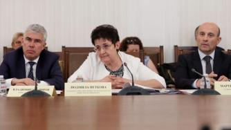 Вечерни новини: Какво става с ПВУ; Предлагат се държавни ТИР паркинги; Линията на бедност скача