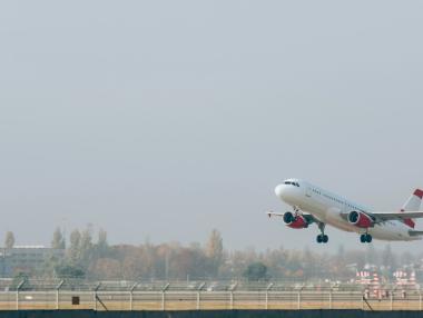 Предложение: Министърът на транспорта да определя въздушни превозвачи по международни линии