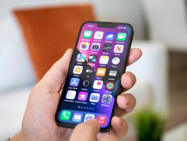 Apple пуска нов бюджетен iPhone следващата година