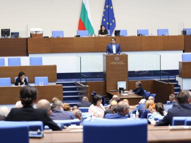 Парламентът да ревизира свои решения, за да не „гръмне“ бюджетът