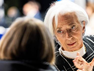 В опит да раздвижи икономиката ЕЦБ се засилва за поредно понижение на лихвите