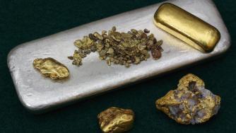 Глобалната несигурност тласка златото и среброто към рекордни нива