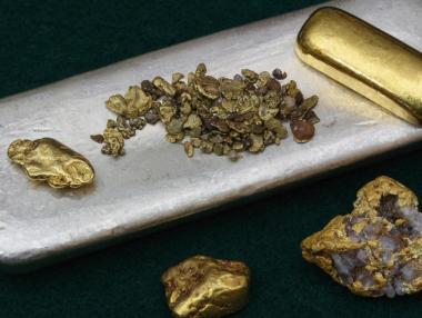 Глобалната несигурност тласка златото и среброто към рекордни нива