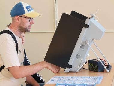 Как се гласува на изборите на 27 октомври (видео)