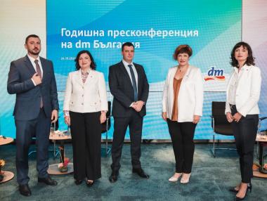 dm България планира да сложи станции за получаване на онлайн поръчки