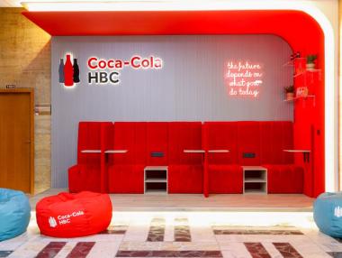 Центърът за услуги на „Кока-Кола ХБК“ откри споделено пространство в УНСС