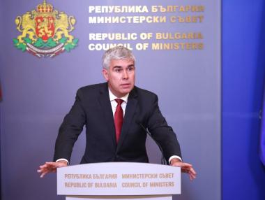 Енергийният министър не знае за сделката с „Лукойл Нефтохим Бургас“