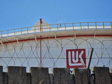 Вечерни новини: „Лукойл“ продава рафинерията в Бургас; Новият стар президент Тръмп и плановете му