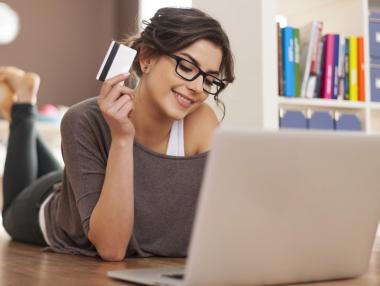 Как е-търговците да подобрят услугите си в месеците на активно пазаруване