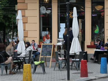 Вечерни новини: Средната заплата мина 2300 лв.; Billa влага 50 млн. лв. в магазини и нова база