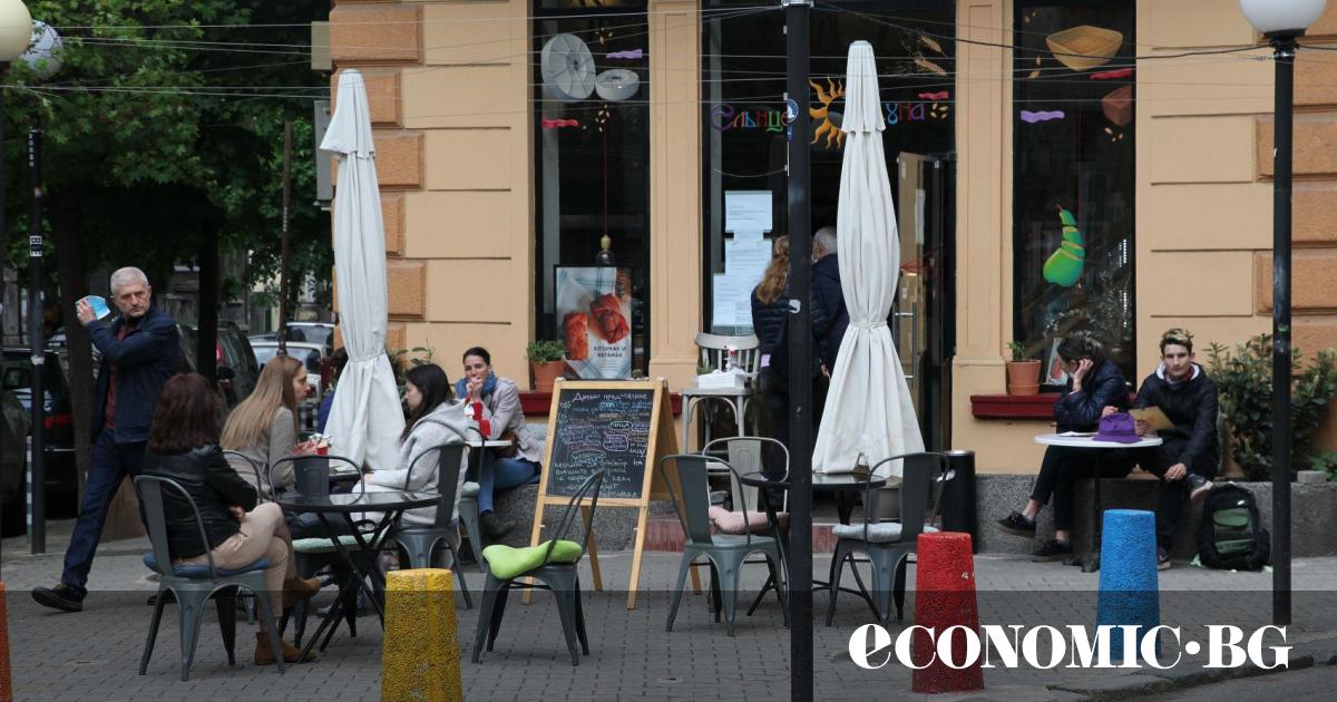 Средната работна заплата в България мина 2300 лв. София е