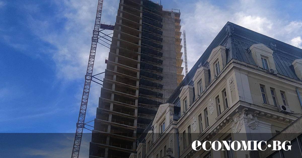 Нова сграда с височина на кота корниз (максимална височина) равна