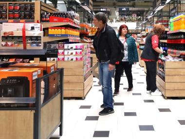 Доходите на българите продължават да растат, но разходите ги стопяват