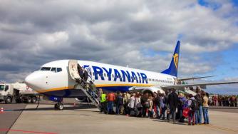 Ryanair връща €1.5 млн. на клиенти заради начислени такси