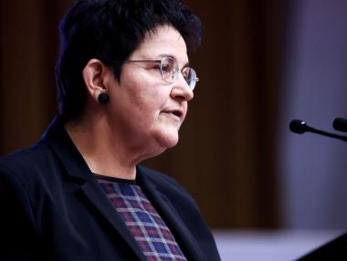 Проба-грешка: МФ се отказа да вдига осигуровките