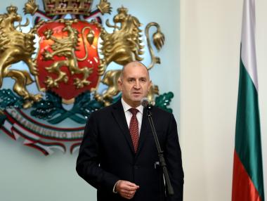 Радев отново сезира КС, за да си върне служебния кабинет