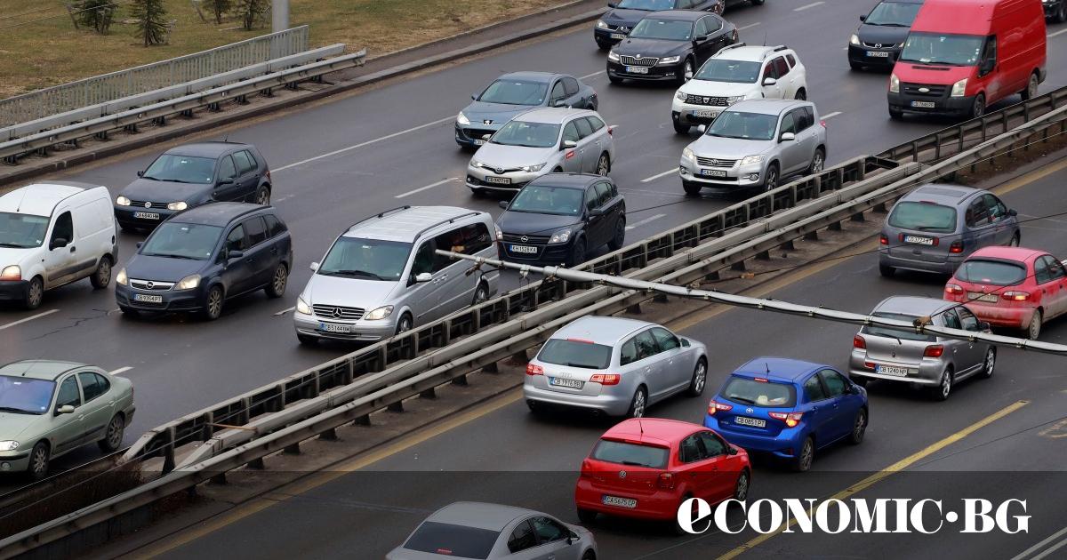 Задължителното поставяне на стикера за Гражданска отговорност“ на предното стъкло